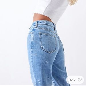 Lightwash Mom jeans